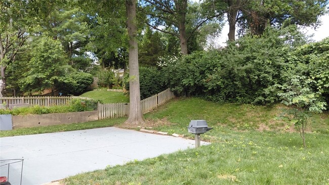 Building Photo - 874 Hollyridge Dr