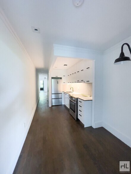 Building Photo - Carroll Gardens / 2-Bed 1-Bath