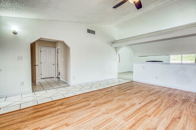 Building Photo - 3 Bed 2 bathrooms house 79936