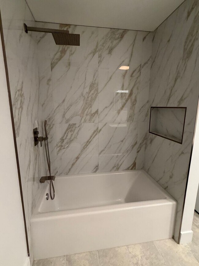 Building Photo - Fully Remodeled 3 Bedroom/ 2 Bathroom Duplex w/ Modern Finishes & Private Yard!