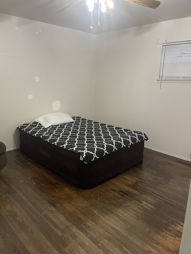 Building Photo - 629 River Creek Rd