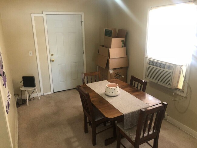 Building Photo - 731 Bluemont Ave