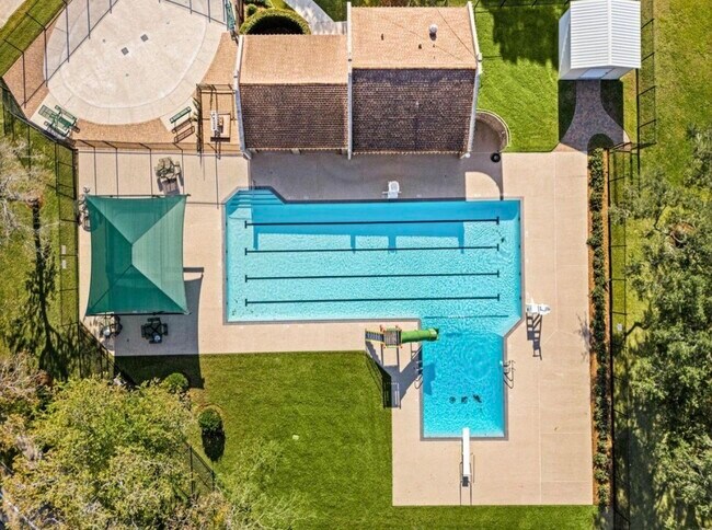 Building Photo - 303 Knoll Forest Dr