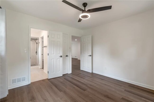 Building Photo - 3480 Tanbark Ct NE