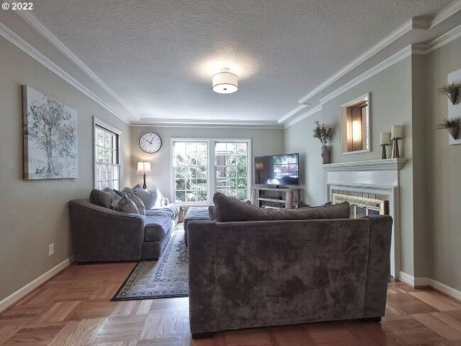 Building Photo - Gorgeous Modern Home Ready to Rent!