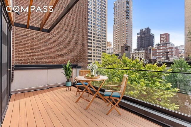 Building Photo - 135 E 38th St