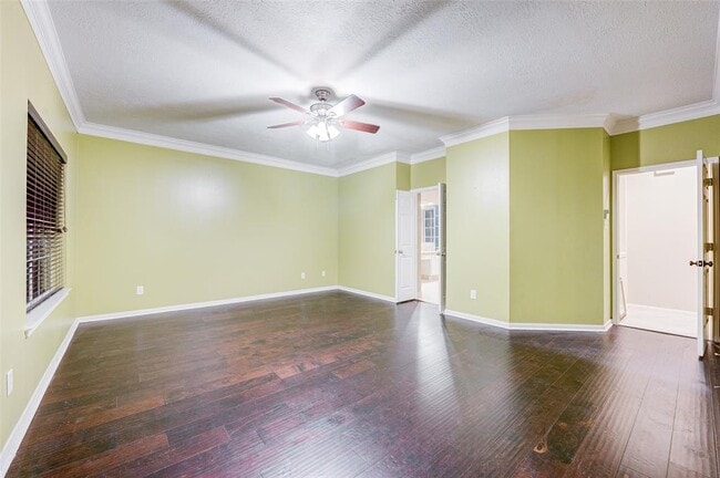 Building Photo - 815 Pointe Loma Dr