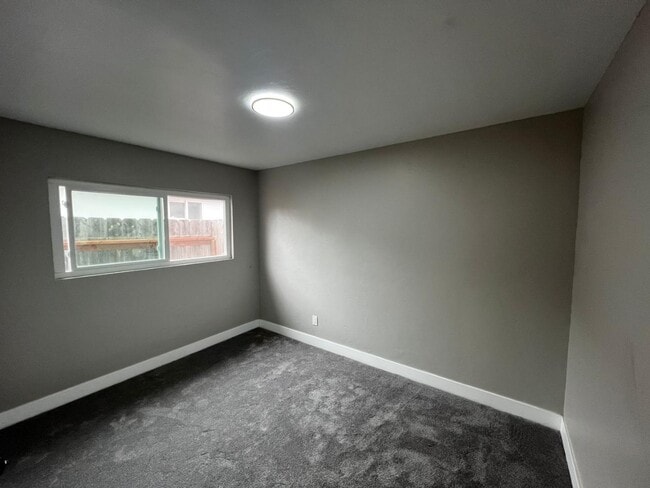Building Photo - 333 E 27th St