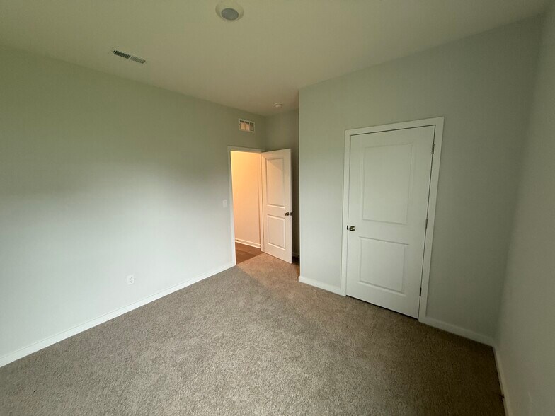 Building Photo - 37 Sunbeam Ct
