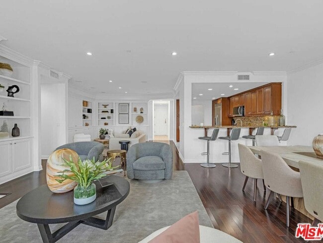 Building Photo - 143 N Arnaz Dr