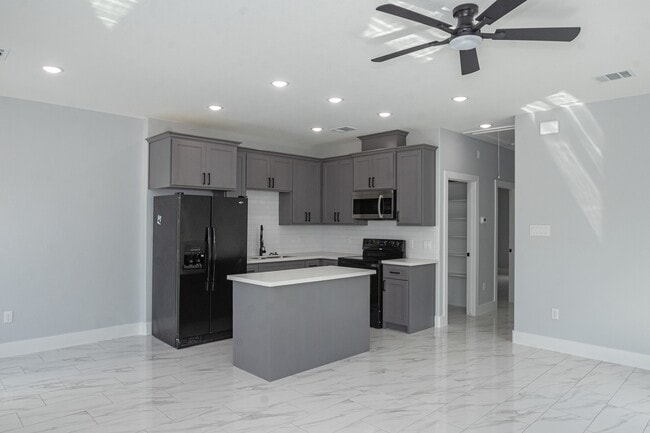 Building Photo - 6513 Avenue C