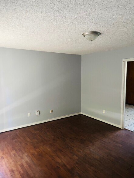 Building Photo - 1365 Middle Ring Rd