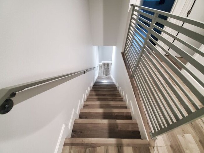 Building Photo - 4 bed 3 bath condo unit