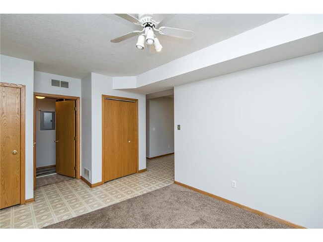 Building Photo - 117 21st St SE