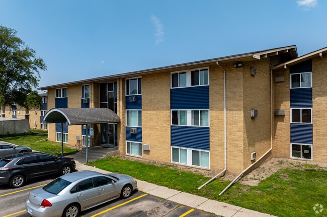 Building Photo - The Poplars Apartments