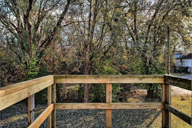 Building Photo - 2 Bedroom Home For Rent Near The Old Train Station!