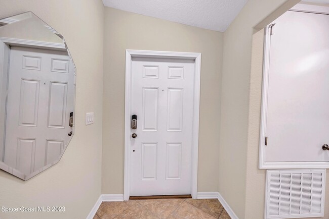 Building Photo - 3496 Bancroft Dr