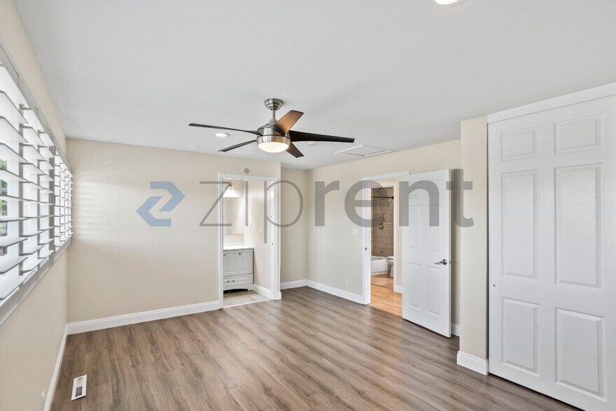 Building Photo - Unit