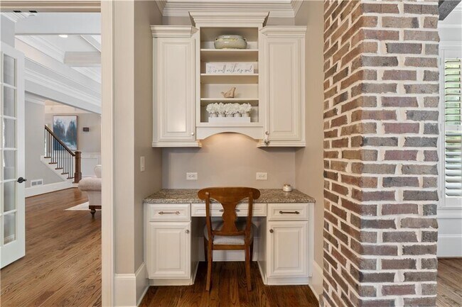 Building Photo - 6327 Howell Cobb Ct