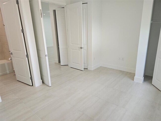 Building Photo - 10396 SW 57th Ct