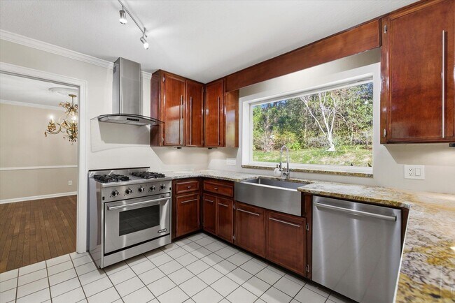 Building Photo - 602 Middlebrooks Cir