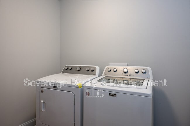 Building Photo - 331 Camilla Cir SW