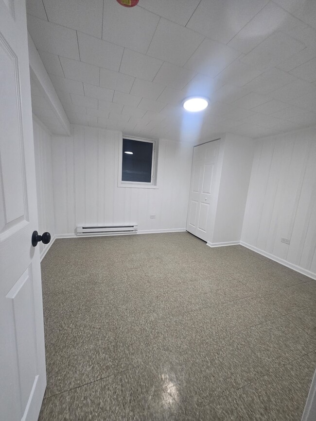 Building Photo - 70 N Laverne Ave