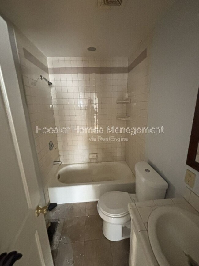 Building Photo - 1902 E 35th St