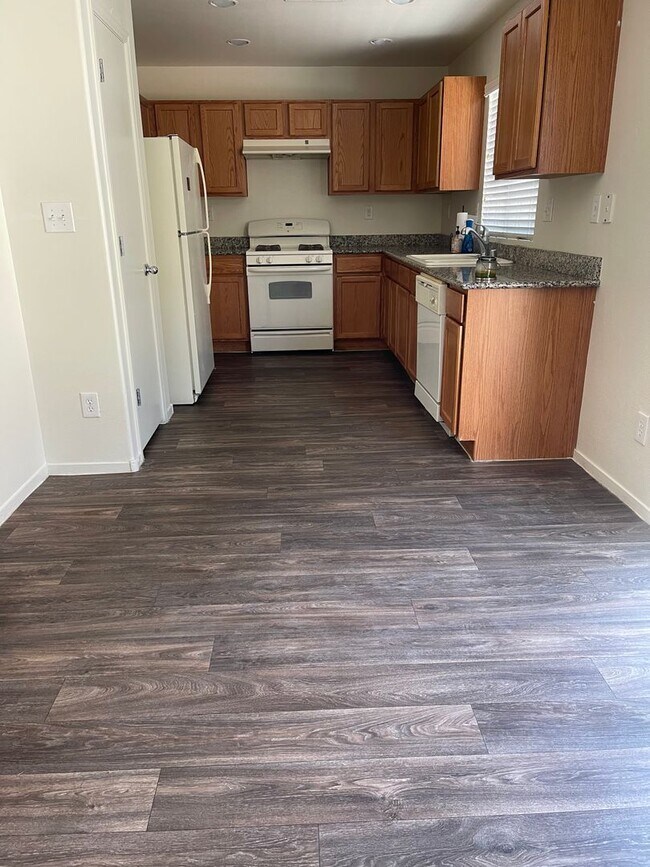 Building Photo - 4-bedroom, 3 bath + Loft!  Mountain's Edge 89178