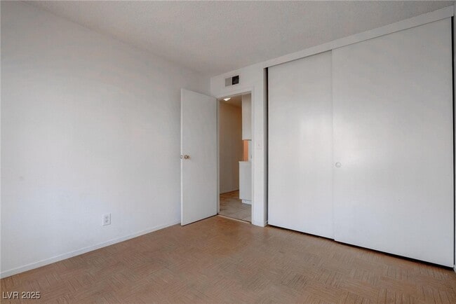 Building Photo - 2206 Sunnyslope Ave