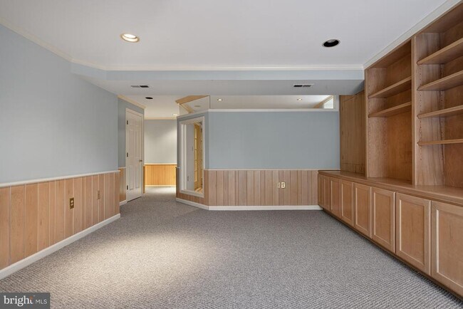 Building Photo - 8815 Surrey Ct