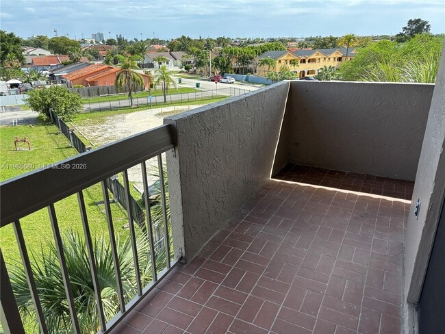 Building Photo - 1121 SW 122nd Ave