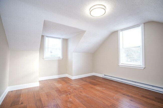 Building Photo - 62 Suffield St