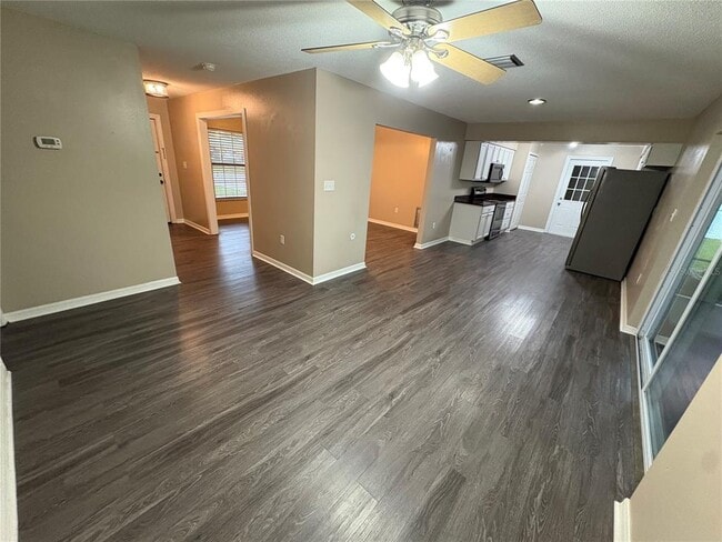 Building Photo - 615 Floral Cir