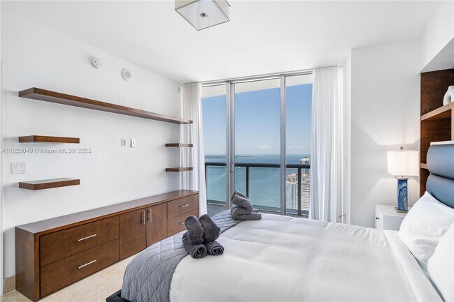 Building Photo - 495 Brickell Ave