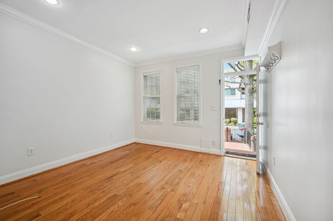 Building Photo - Charming 2 Bedroom in Foggy Bottom