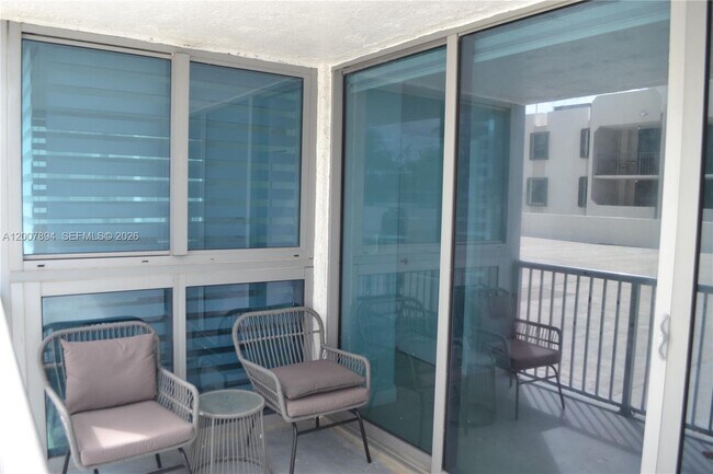 Building Photo - 2655 Collins Ave