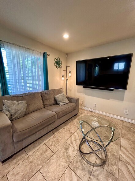 Building Photo - 1366 N Soto St