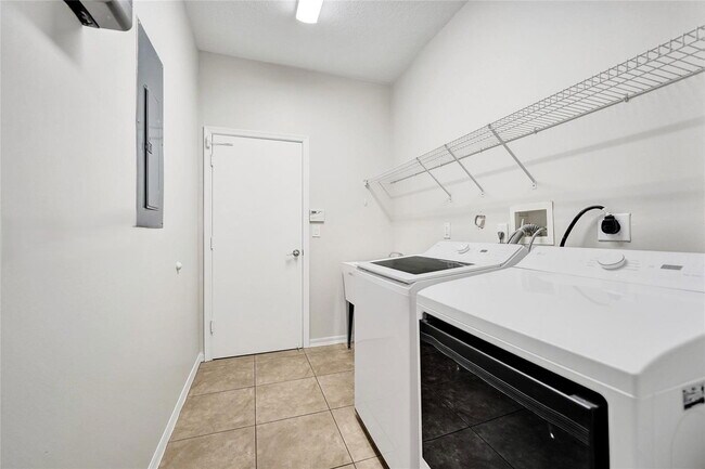 Building Photo - 6334 SW 192nd Ave