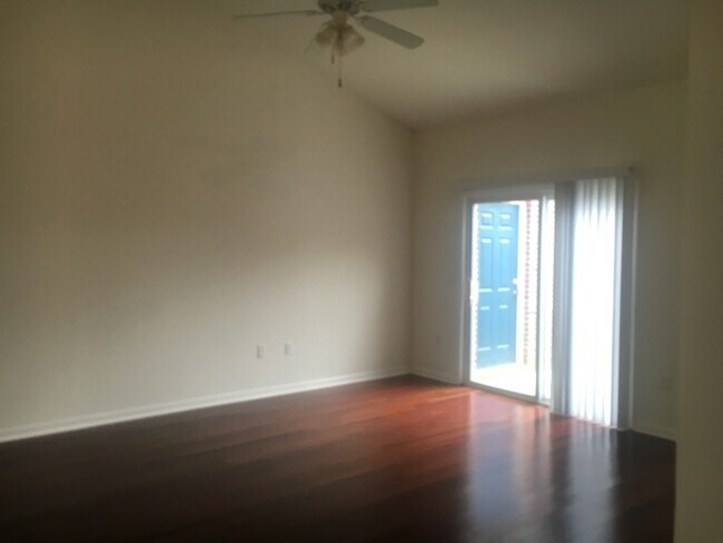 Building Photo - Independence South Brick Townhouse Community next to Golf Course w/ Patio, Nice Master, Vaulted C...