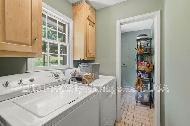 Building Photo - 1338 Northwood Cir NE