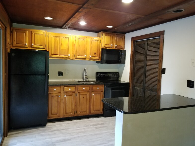 Building Photo - 208 Sellersville Dr