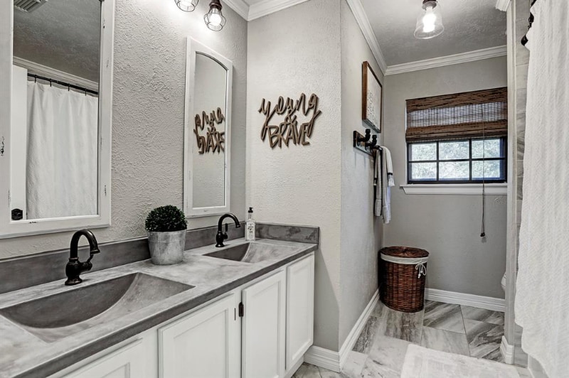 Building Photo - 2018 Spinnaker Dr