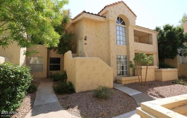 Primary Photo - 1333 E Morten Ave