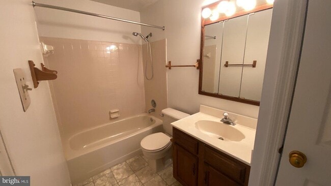 Building Photo - 6015 Rock Glen Dr