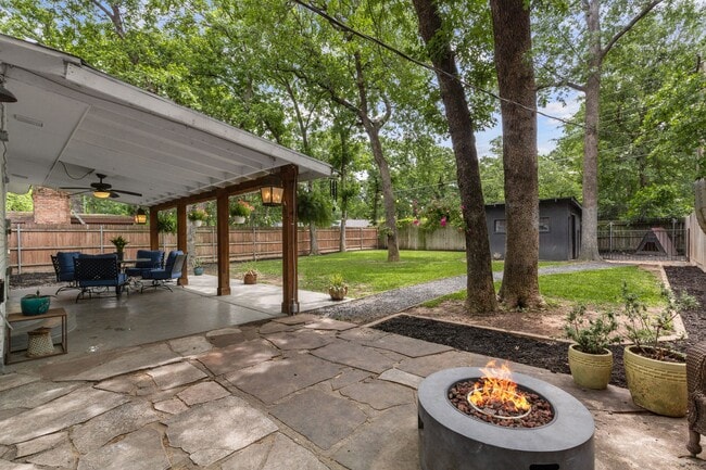 Building Photo - 1404 Bluebonnet Trail