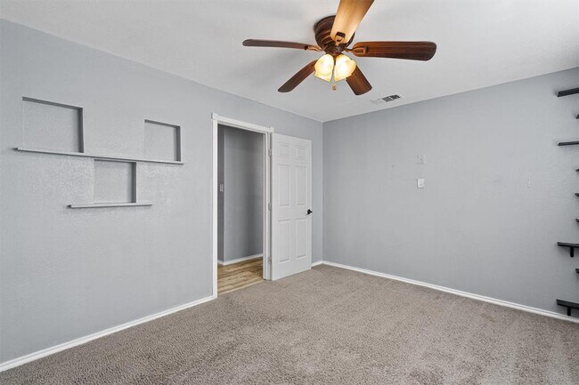 Building Photo - 5501 Spring Meadow Rd