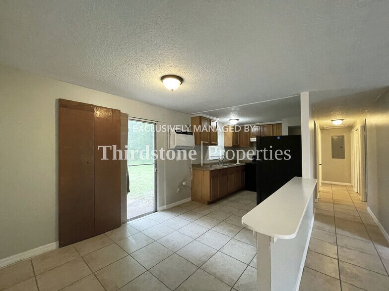 Building Photo - 2912 W 15th St