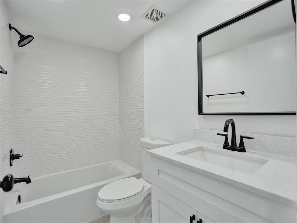 Building Photo - 2771 Taft St