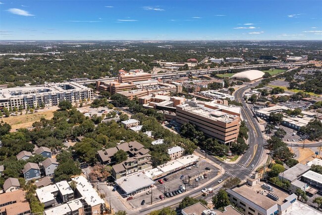 Building Photo - 914 E 32nd St